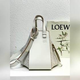 Hammock bag от Loewe, белая с вышивкой Изготовлена из парусины ис