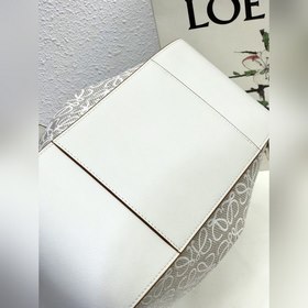 Hammock bag от Loewe, белая с вышивкой Изготовлена из парусины ис