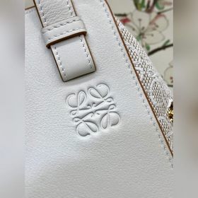 Hammock bag от Loewe, белая с вышивкой Изготовлена из парусины ис