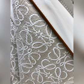 Hammock bag от Loewe, белая с вышивкой Изготовлена из парусины ис