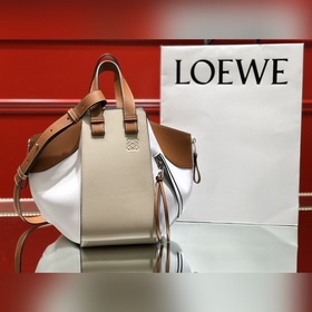 Сумка Hammock от Loewe Большой объем, свободно трансформируемая к