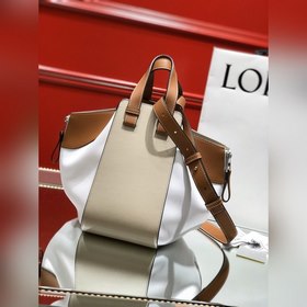 Сумка Hammock от Loewe Большой объем, свободно трансформируемая к