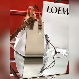 Сумка Hammock от Loewe Большой объем, свободно трансформируемая к