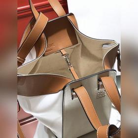 Сумка Hammock от Loewe Большой объем, свободно трансформируемая к