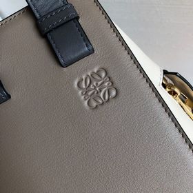 Сумка Hammock от Loewe Большой объем, свободно трансформируемая к