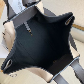 Сумка Hammock от Loewe Большой объем, свободно трансформируемая к