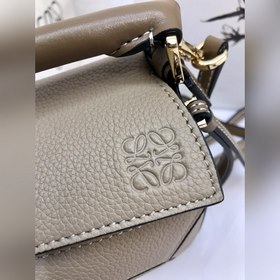 MiniPuzzle от Loewe – сумка с геометрическим дизайном, одноплечев