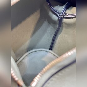 Сумка Elephant от Loewe Добавляя игривости к дизайну сумки, эта с