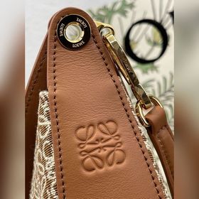 Luna серия сумок от Loewe Сумка под мышку «Лунная богиня» Я думал