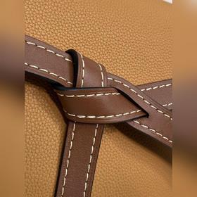 Сумка через плечо Gate от Loewe Полукруглая форма с бантиком прив