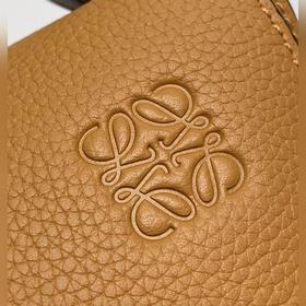 Сумка через плечо Gate от Loewe Полукруглая форма с бантиком прив