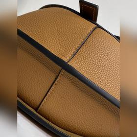 Сумка через плечо Gate от Loewe Полукруглая форма с бантиком прив