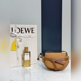 MiniGate мини-сумка от Loewe Компактная сумка с игривым дизайном