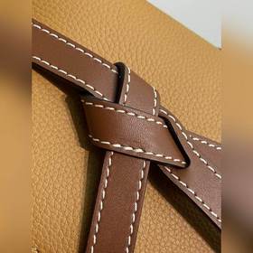 MiniGate мини-сумка от Loewe Компактная сумка с игривым дизайном