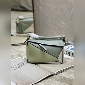LoewePuzzle Сумка через плечо, сумка-клатч Изготовлена из мягкой