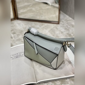 LoewePuzzle Сумка через плечо, сумка-клатч Изготовлена из мягкой 