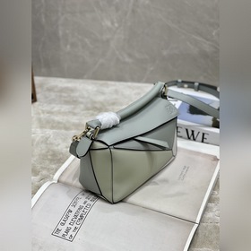 LoewePuzzle Сумка через плечо, сумка-клатч Изготовлена из мягкой 
