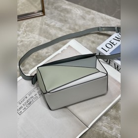 LoewePuzzle Сумка через плечо, сумка-клатч Изготовлена из мягкой 