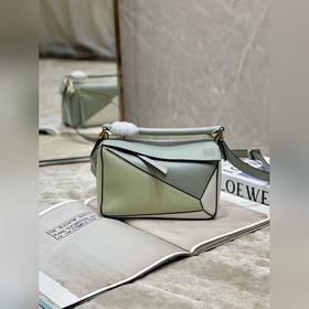 LoewePuzzle Сумка через плечо, сумка-клатч Изготовлена из мягкой 