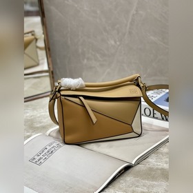 LoewePuzzle Сумка через плечо, сумка-клатч Изготовлена из мягкой 