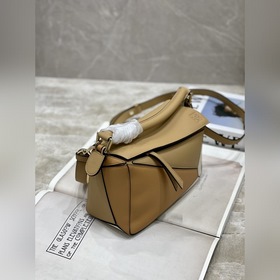 LoewePuzzle Сумка через плечо, сумка-клатч Изготовлена из мягкой 