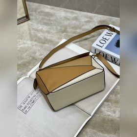 LoewePuzzle Сумка через плечо, сумка-клатч Изготовлена из мягкой 
