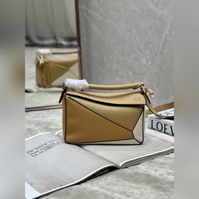 LoewePuzzle Сумка через плечо, сумка-клатч Изготовлена из мягкой 