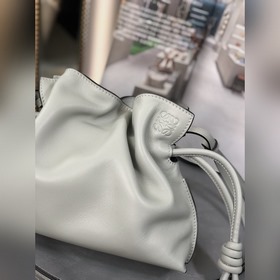 Loewe Mini Мини-клатч Flamenco Можносить в руке или элегантно че