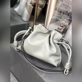 Loewe Mini Мини-клатч Flamenco Можносить в руке или элегантно че
