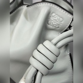 Loewe Mini Мини-клатч Flamenco Можносить в руке или элегантно че
