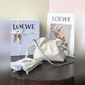 Loewe Mini Мини-клатч Flamenco Можносить в руке или элегантно че