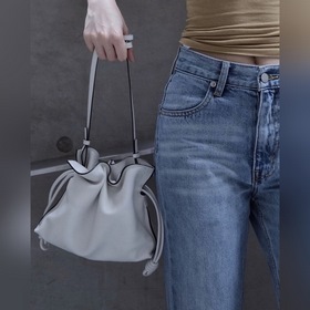 Loewe Mini Мини-клатч Flamenco Можносить в руке или элегантно че