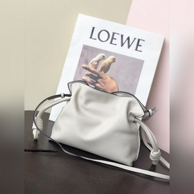 Loewe Mini Мини-клатч Flamenco Можносить в руке или элегантно че