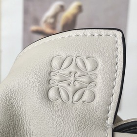 Loewe Mini Мини-клатч Flamenco Можносить в руке или элегантно че