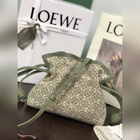 Loewe Mini Мини-клатч Flamenco Можносить в руке или элегантно че