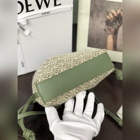 Loewe Mini Мини-клатч Flamenco Можносить в руке или элегантно че
