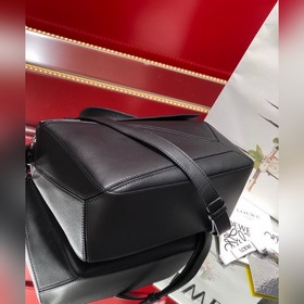 Сумка через плечо PUZZLE от Loewe, черный Большой объем, идеально