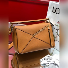 Сумка через плечо PUZZLE от Loewe, карамельный цвет с зернистой т