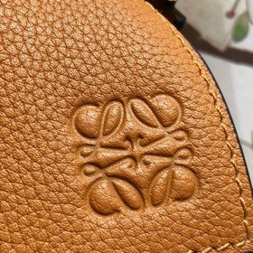 Сумка через плечо PUZZLE от Loewe, карамельный цвет с зернистой т