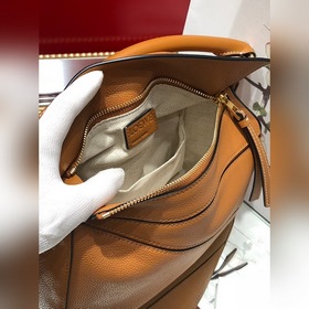 Сумка через плечо PUZZLE от Loewe, карамельный цвет с зернистой т