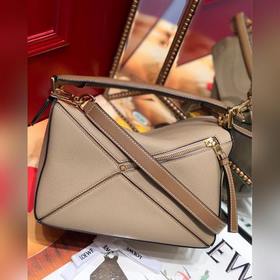 Сумка через плечо PUZZLE от Loewe Большой объем, идеально подход