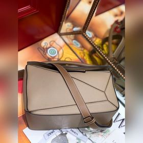Сумка через плечо PUZZLE от Loewe Большой объем, идеально подход