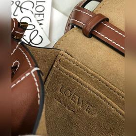 Сумка Loewe Gate Dual Сумка легко вмещает мобильный телефон и пов