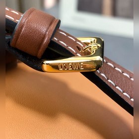 Сумка Loewe Gate Dual Сумка легко вмещает мобильный телефон и пов