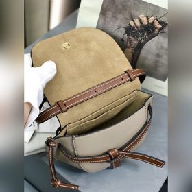 Сумка Loewe Gate Dual Сумка легко вмещает мобильный телефон и пов