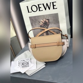 Сумка Loewe Gate Dual Сумка легко вмещает мобильный телефон и пов