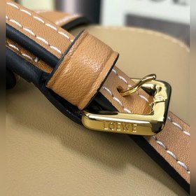 Сумка Loewe Gate Dual Сумка легко вмещает мобильный телефон и пов