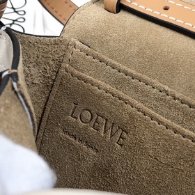 Сумка Loewe Gate Dual Сумка легко вмещает мобильный телефон и пов