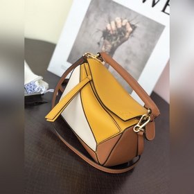 MINI PUZZLE сумка с геометрическим дизайном от Loewe, серо-бежева