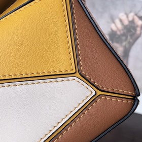 MINI PUZZLE сумка с геометрическим дизайном от Loewe, серо-бежева